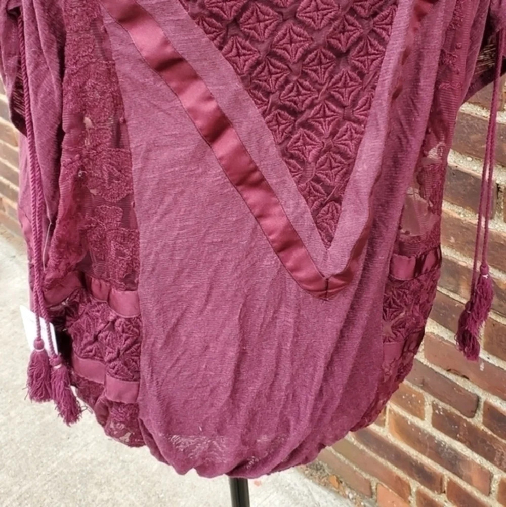 Free People Berry Embroidery Boho top M NWT - Picture 5 of 9